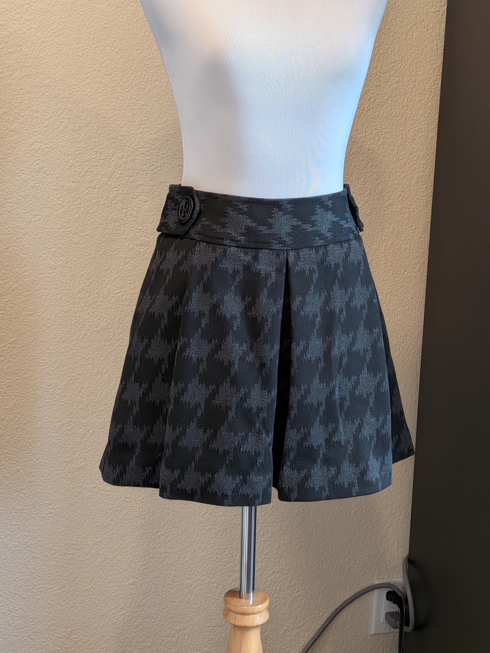 Express Design Studio Houndstooth Pleated Mini Skirt Size 0